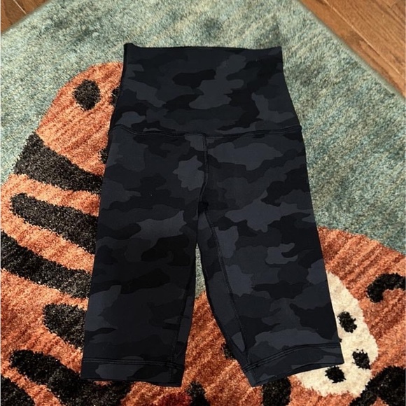 Lululemon camo biker shorts - Picture 1 of 1